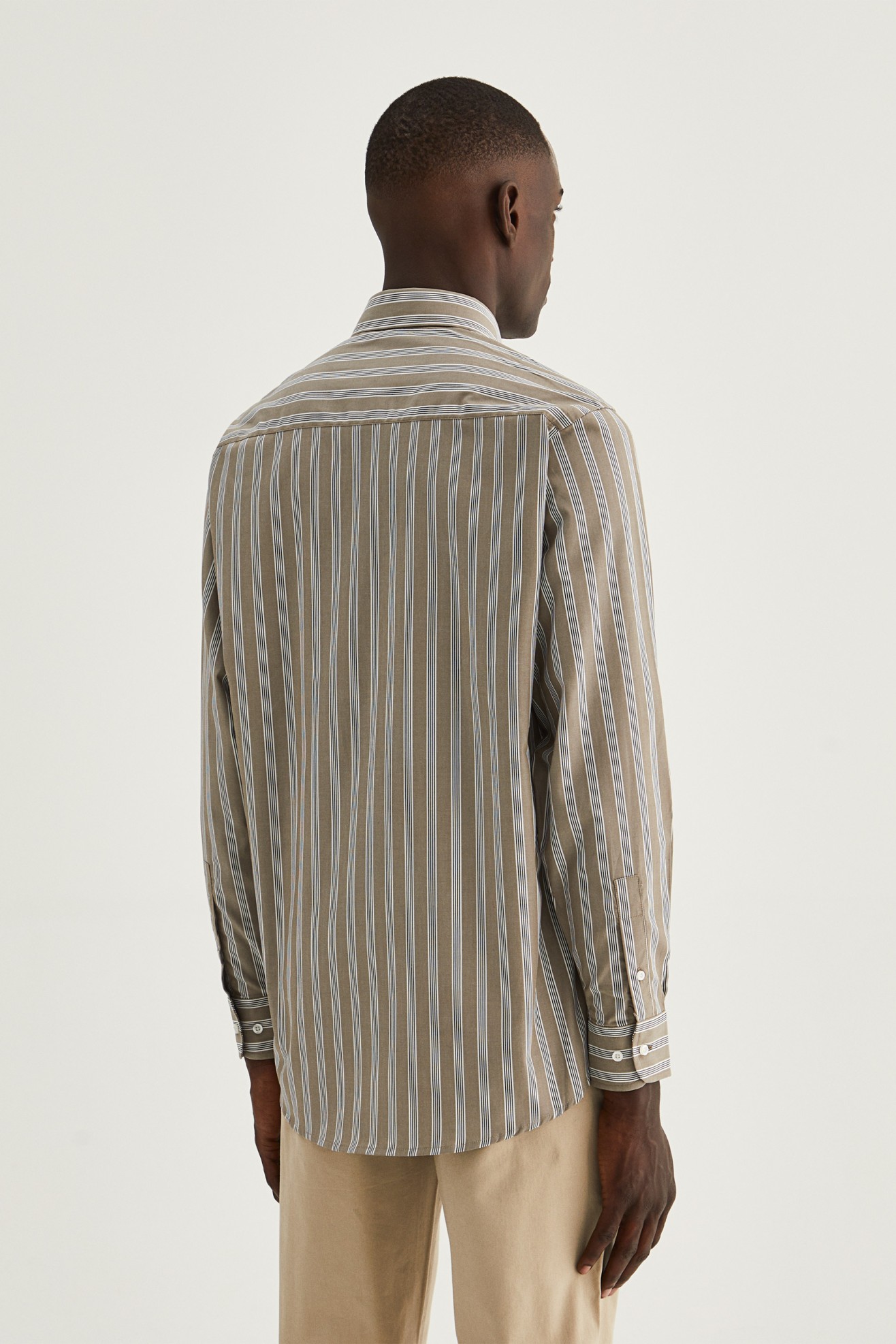 Camisa às riscas regular fit