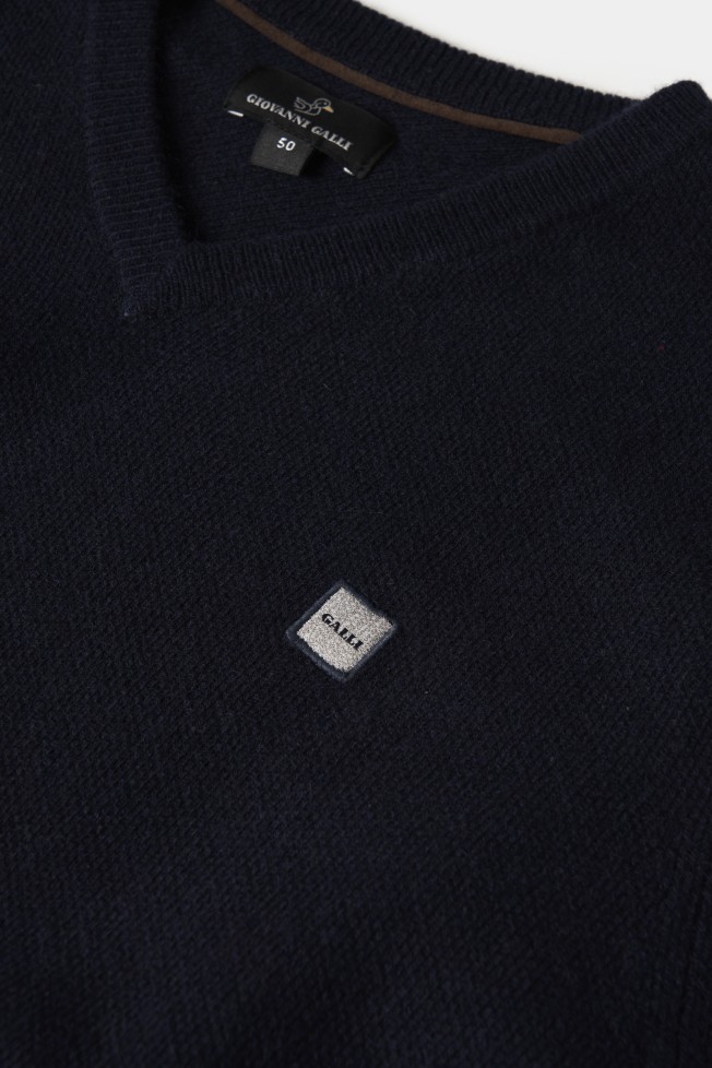 Pullover con cuello de pico  Pullover con cuello de pico