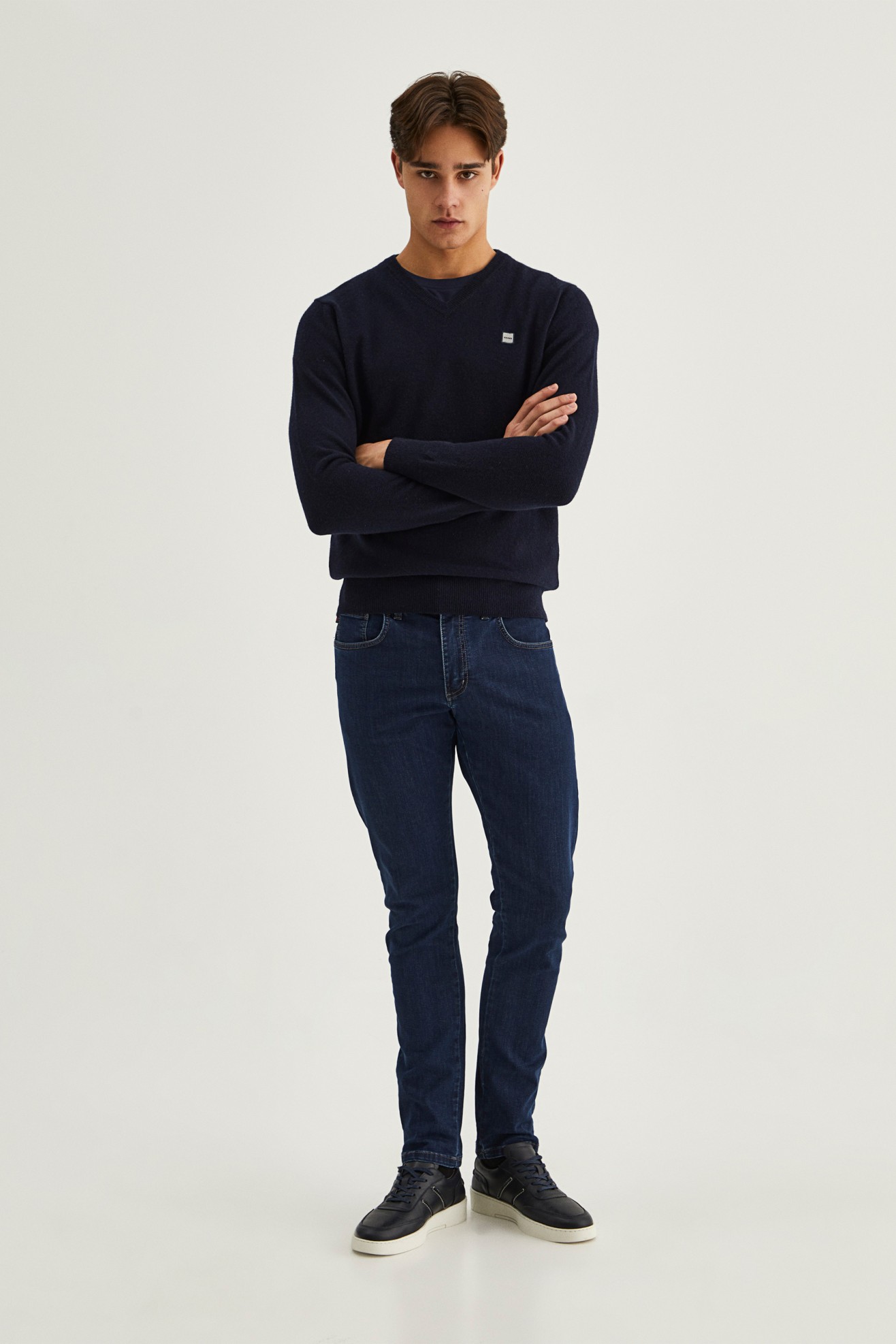 Pullover con cuello de pico