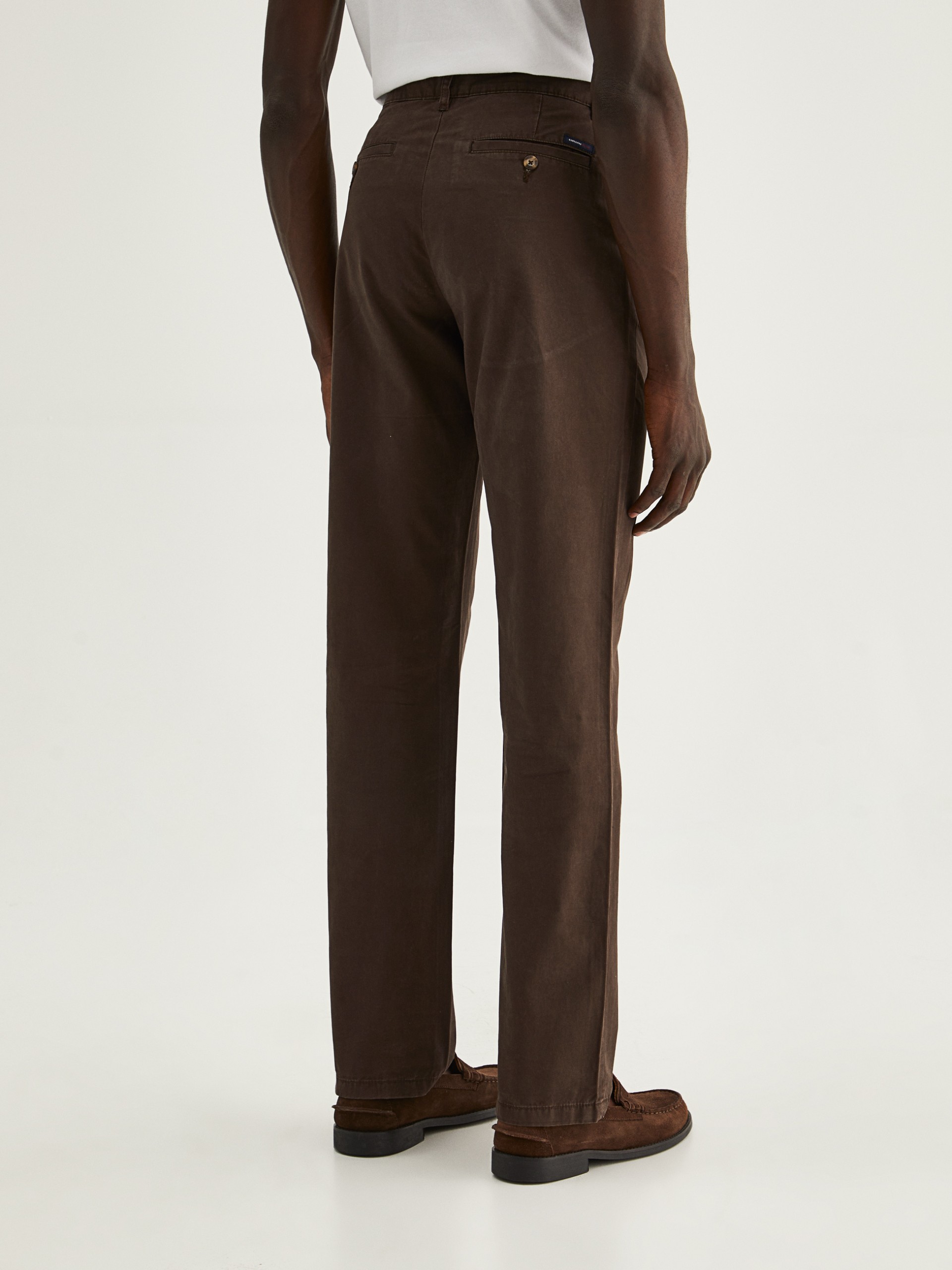 Chinos de corte regular