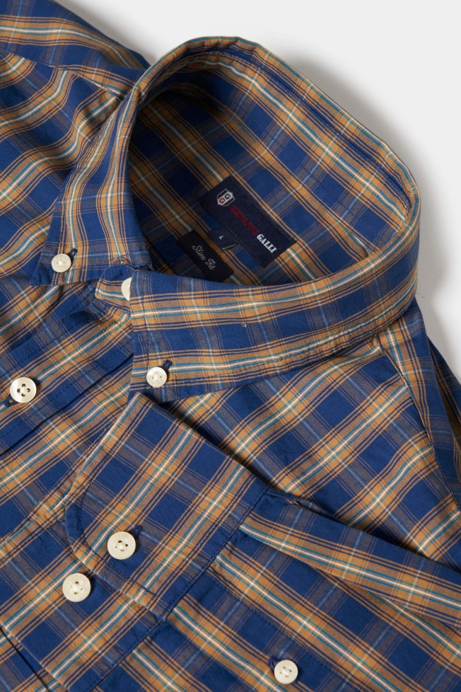 Camisa slim fit a cuadros  Camisa slim fit a cuadros