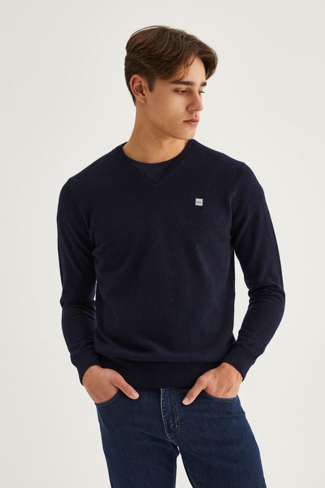 Pullover con cuello de pico 