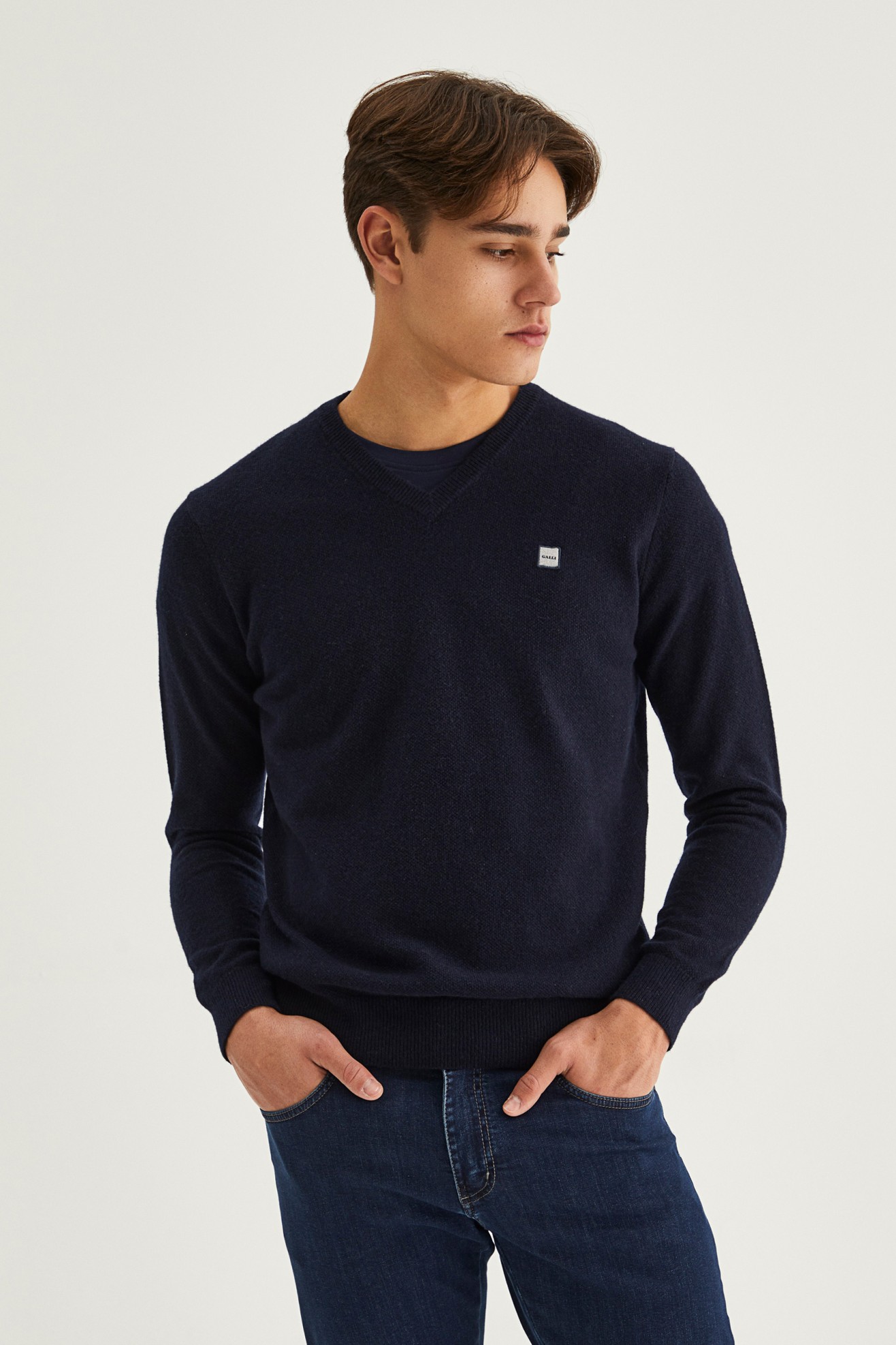 Pullover con cuello de pico 