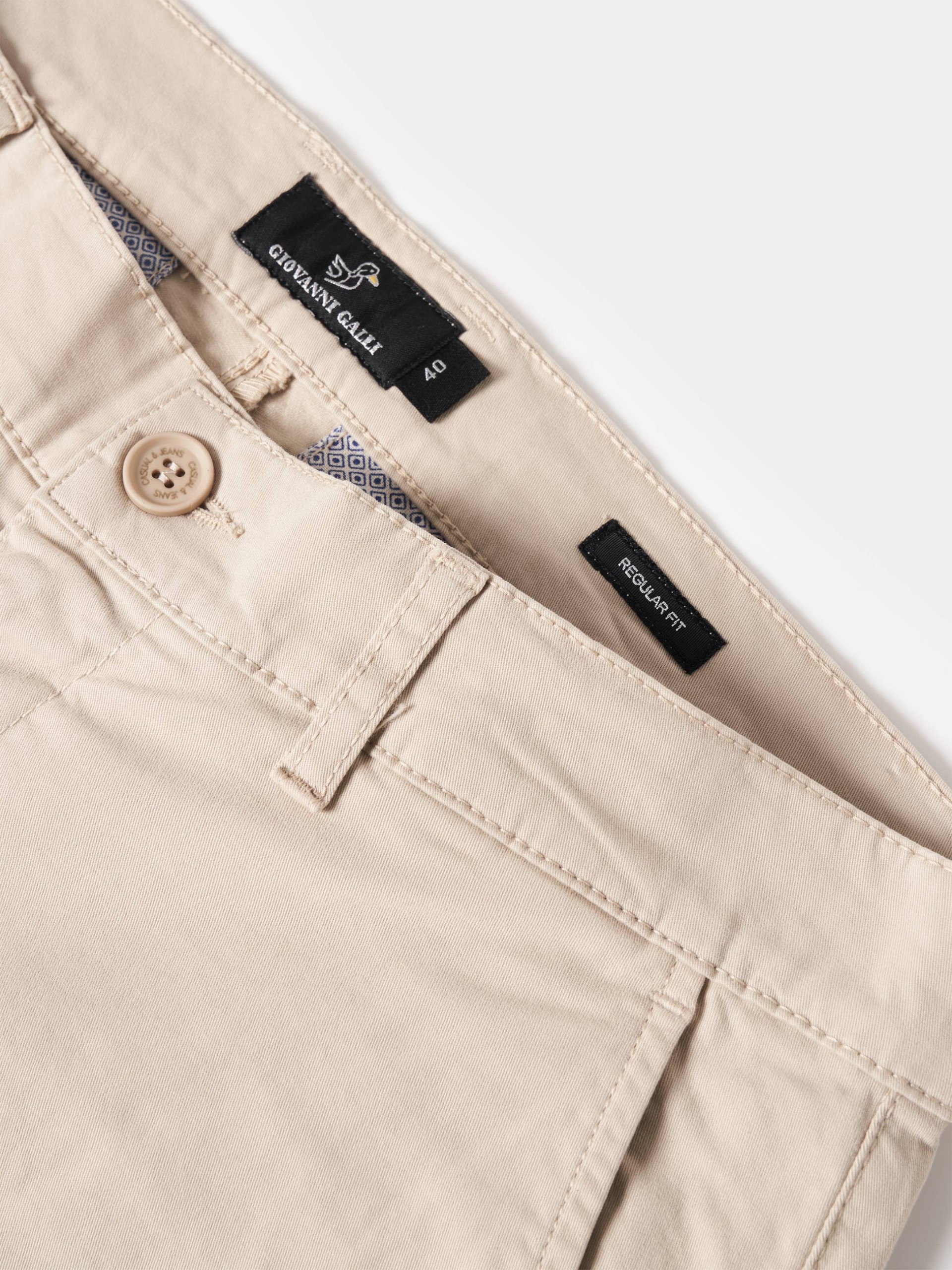 Pantalón chino regular fit