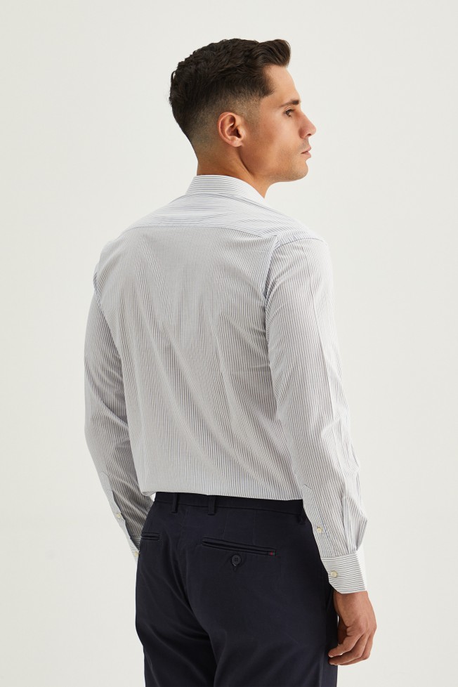 Camisa clássica regular fit Camisa clássica regular fit