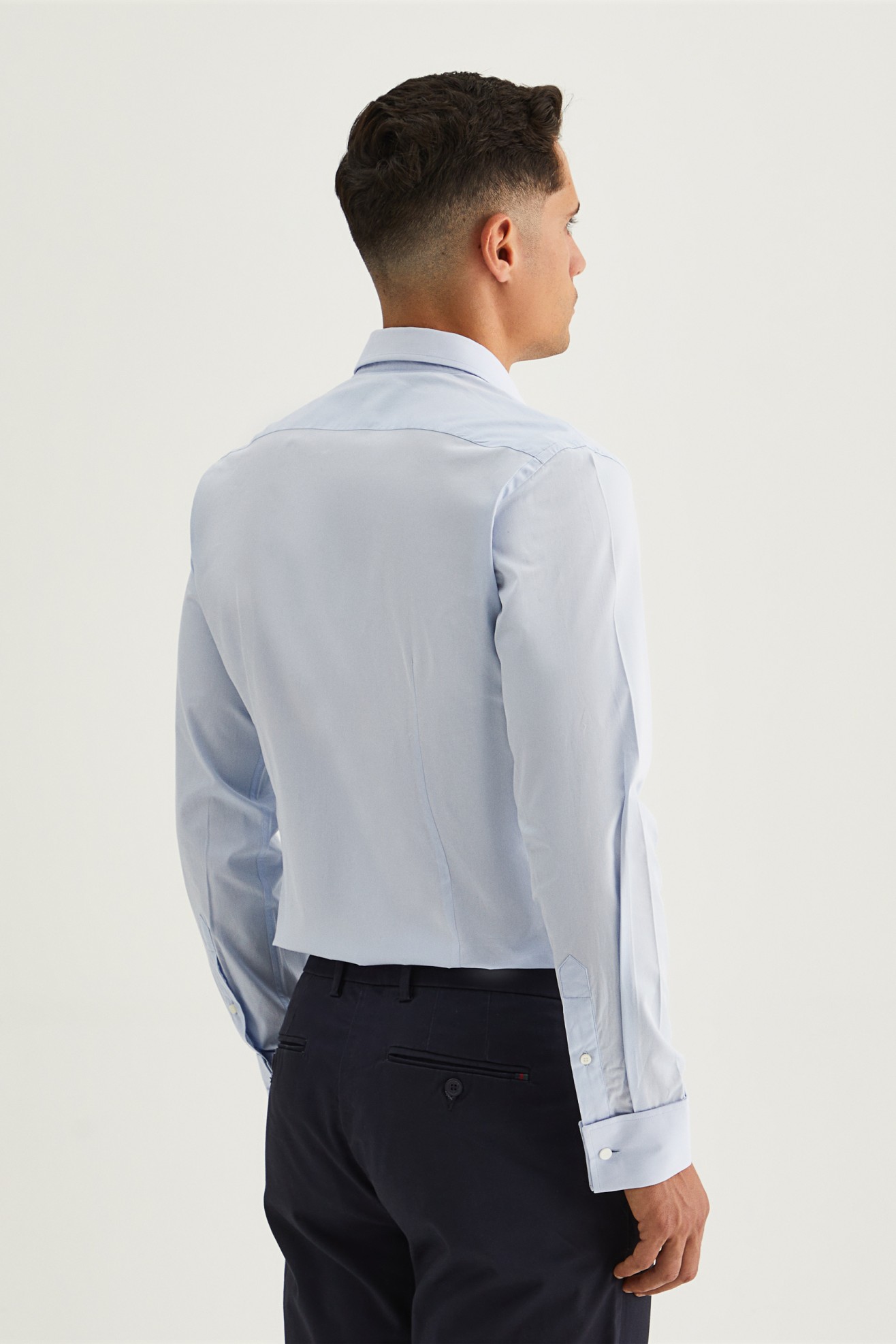 CAMISA CLÁSS.PUNHO DUPL.CINTAD