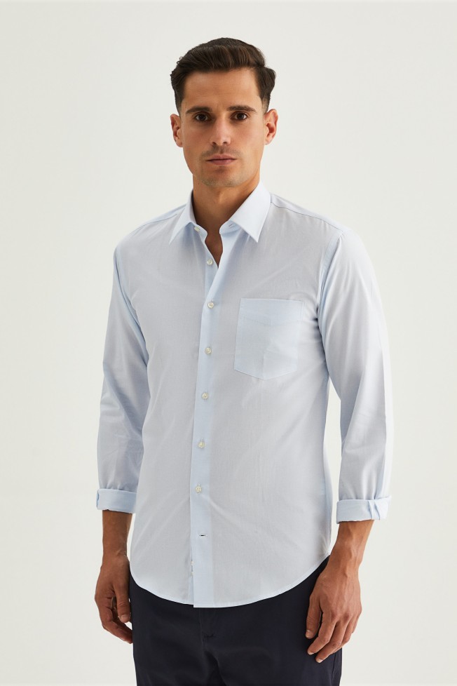 Camisa regular fit con bolsillo Camisa regular fit con bolsillo