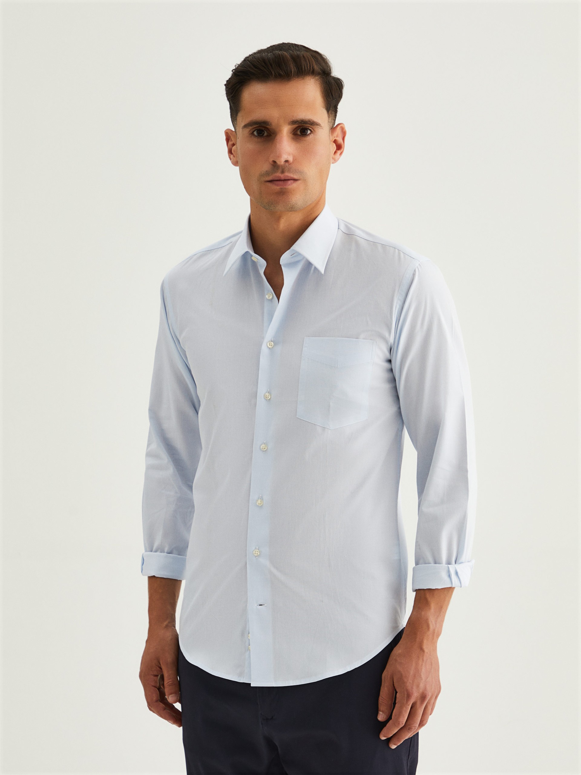 Camisa regular fit con bolsillo