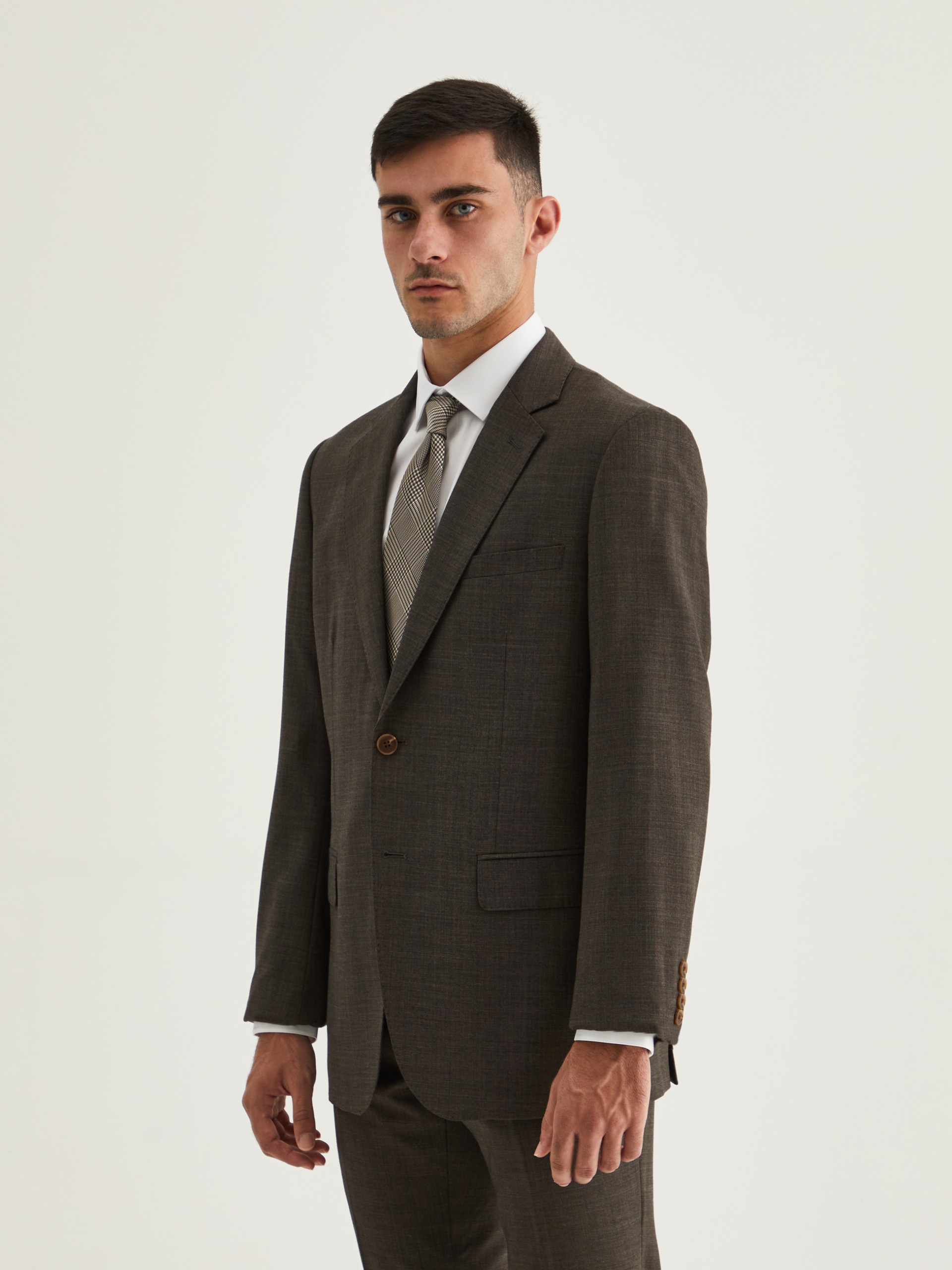 Traje slim fit clásico