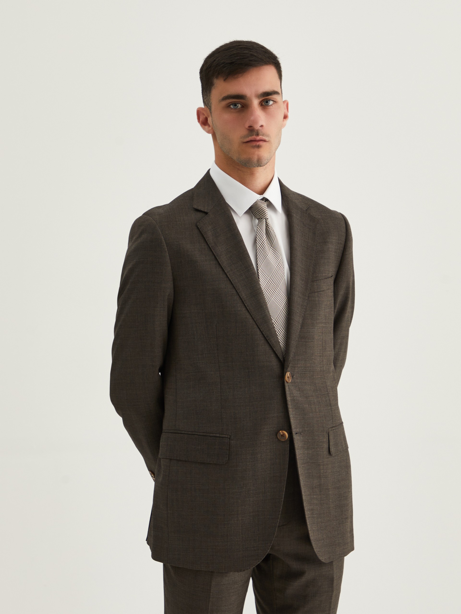 Traje slim fit clásico