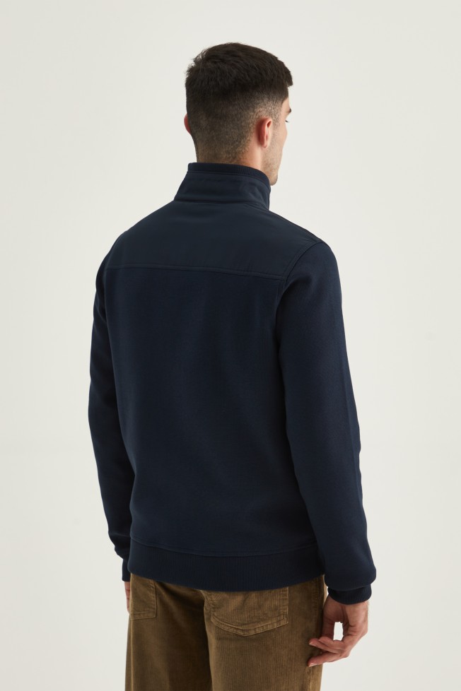 Chaqueta de tejido técnico  Chaqueta de tejido técnico