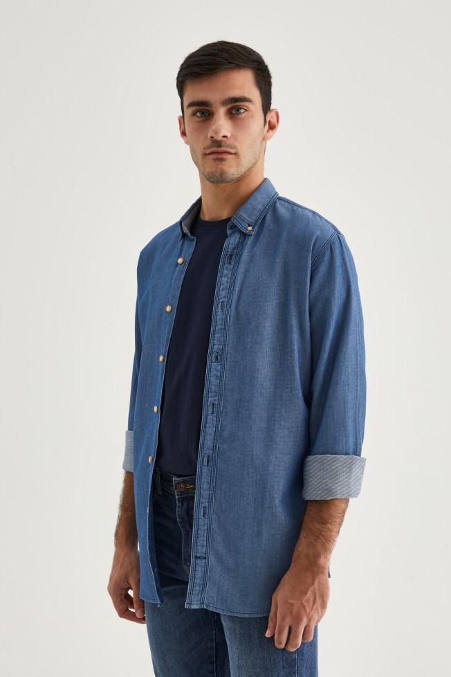 Camisa vaquera ajustada Camisa vaquera ajustada