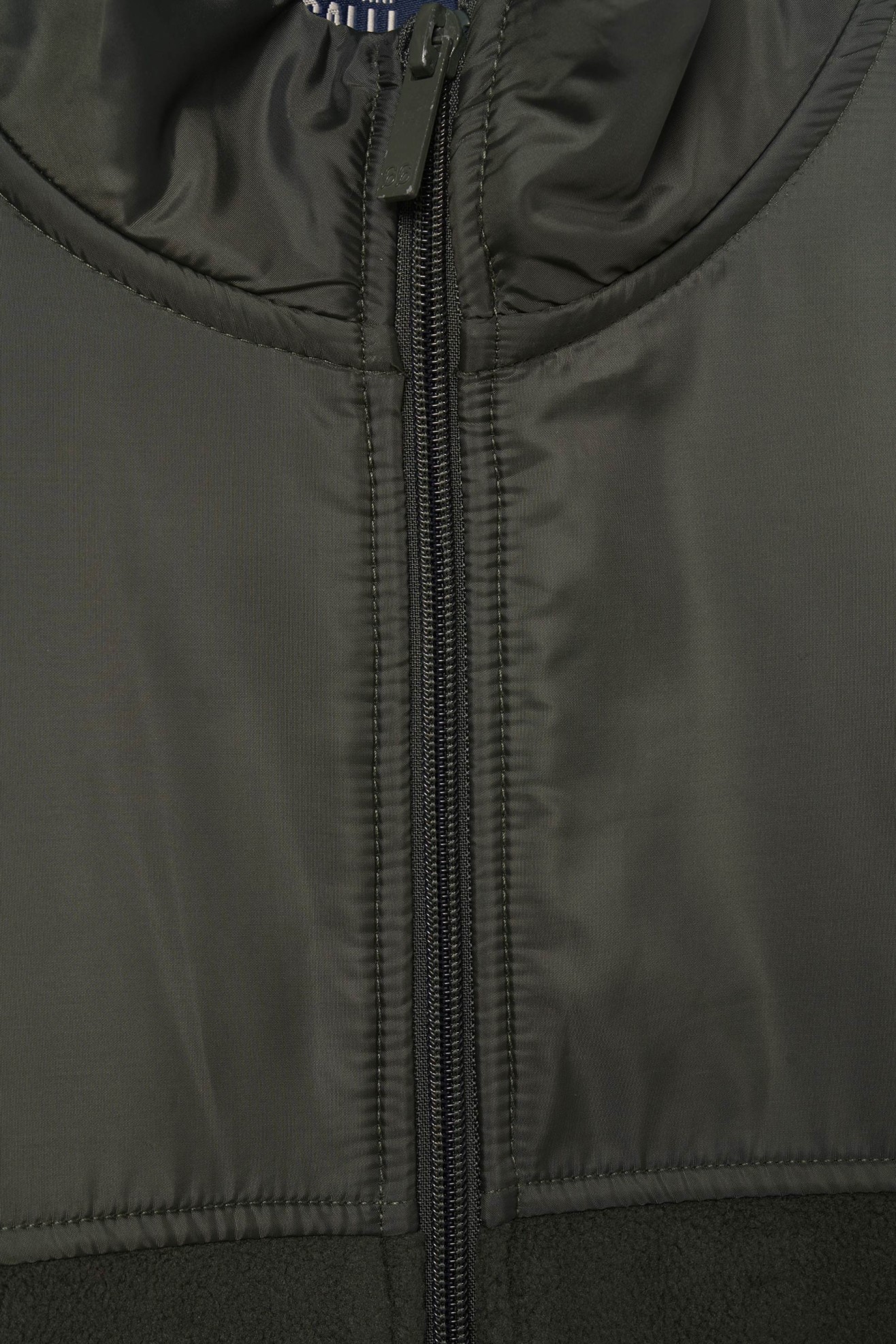 Chaqueta polar con tejido técnico