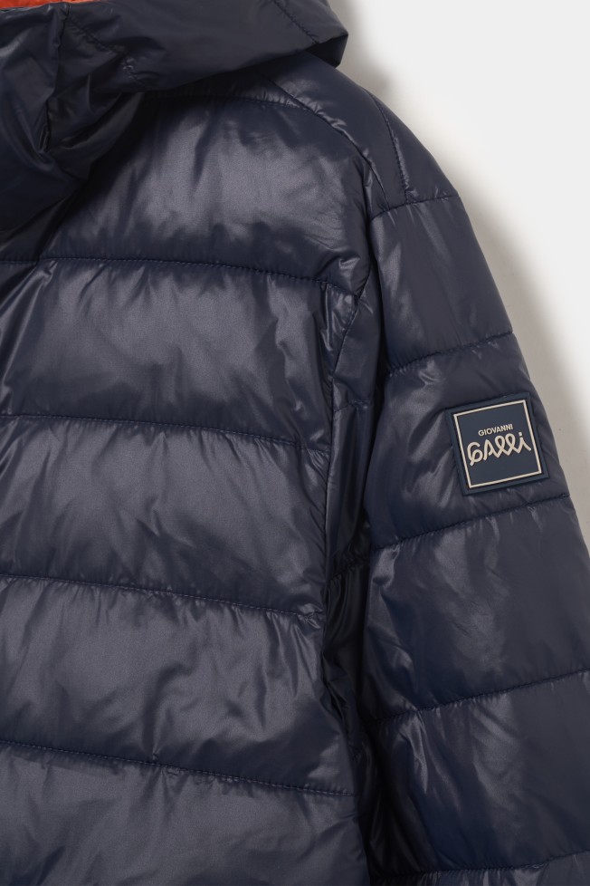 Chaqueta acolchada con capucha  Chaqueta acolchada con capucha