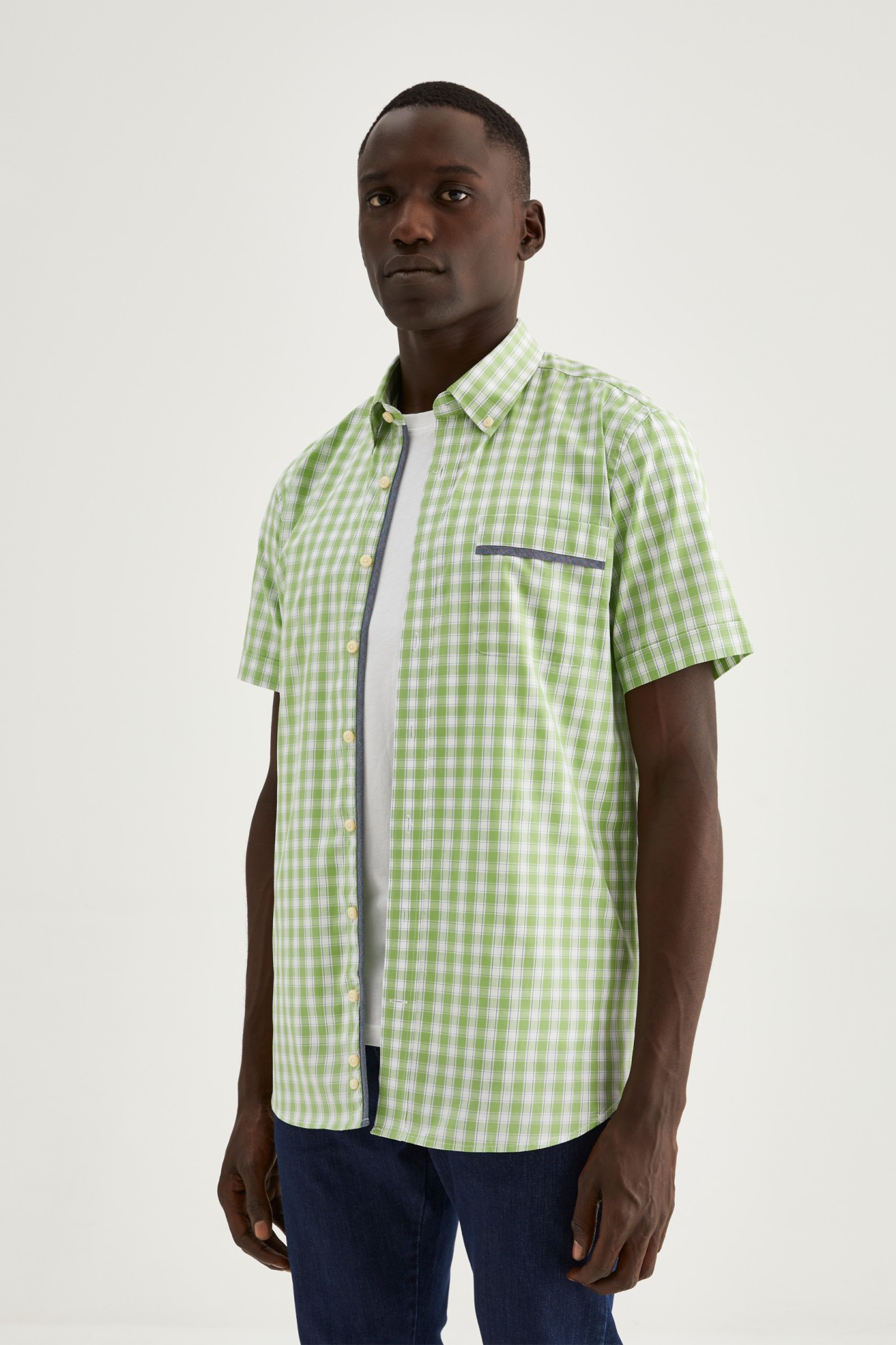 Camisa deportiva ajustada