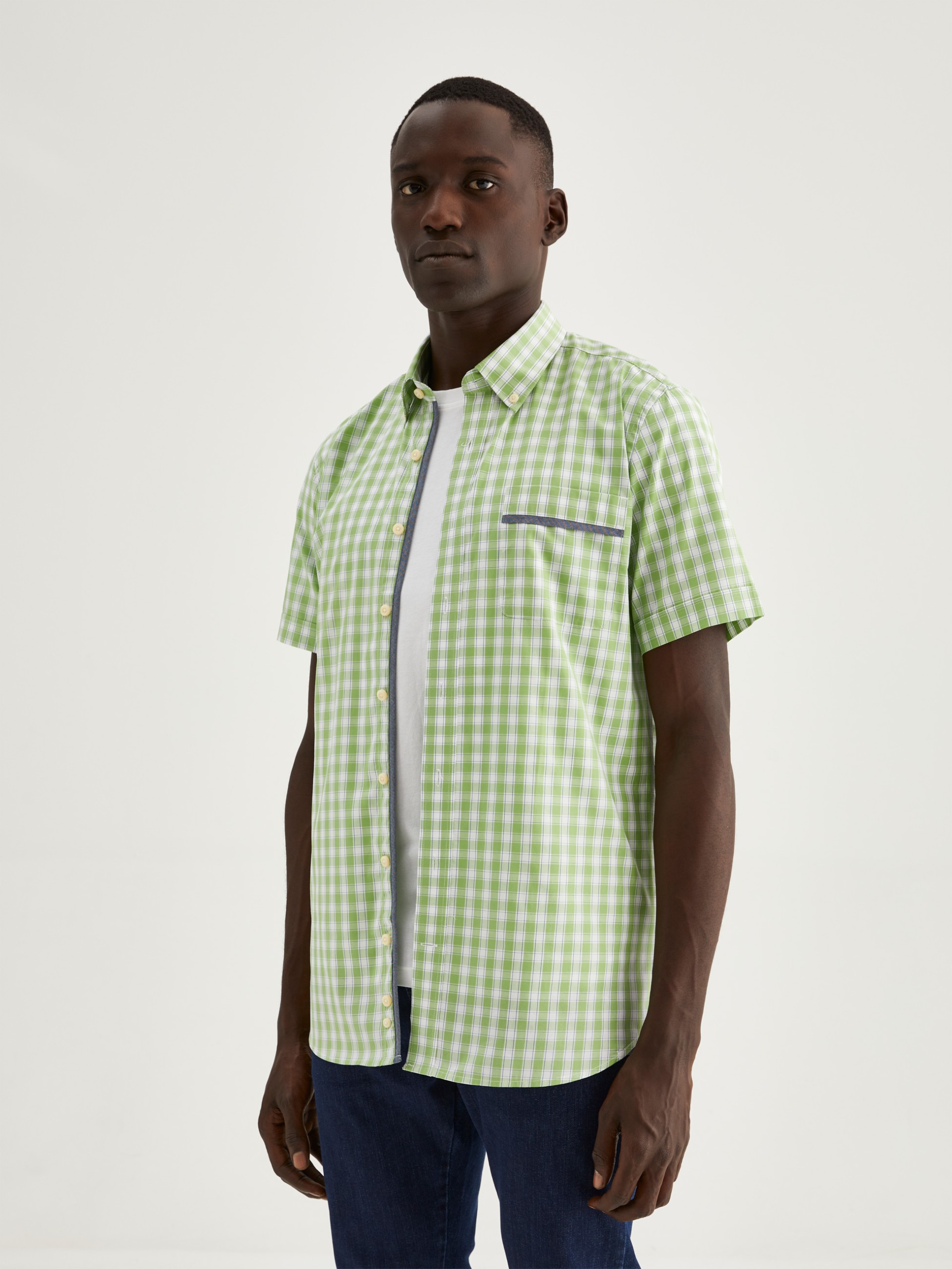 Camisa deportiva ajustada