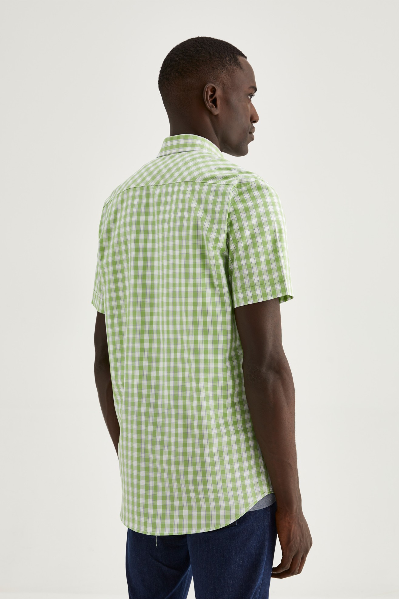 Camisa deportiva ajustada