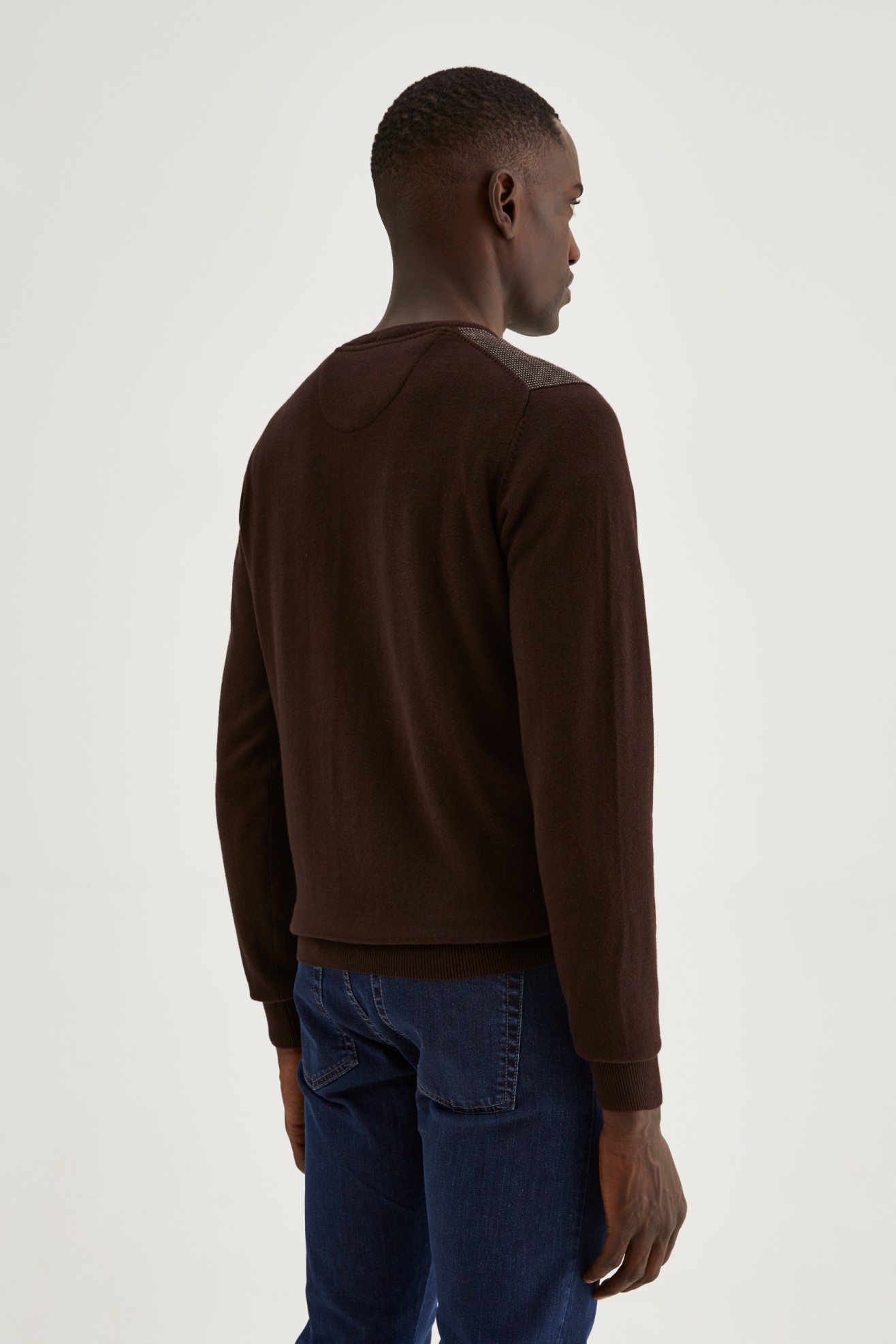 Pullover com decote em V