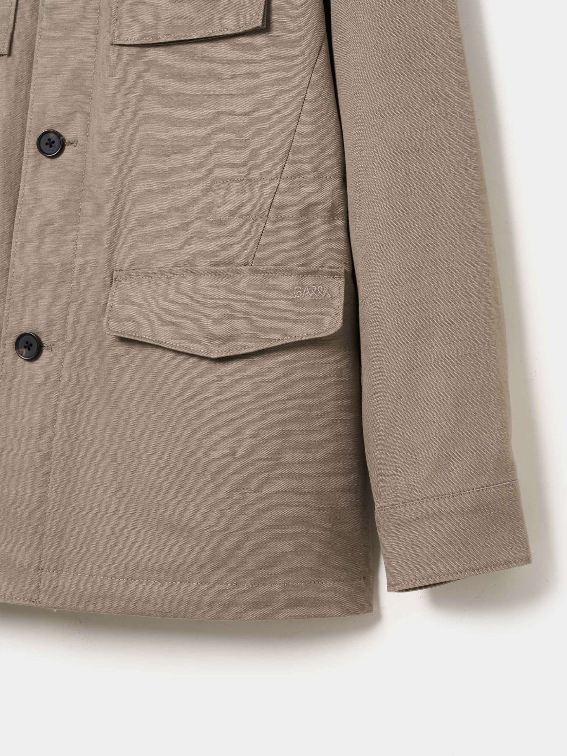 Cazadora con bolsillos