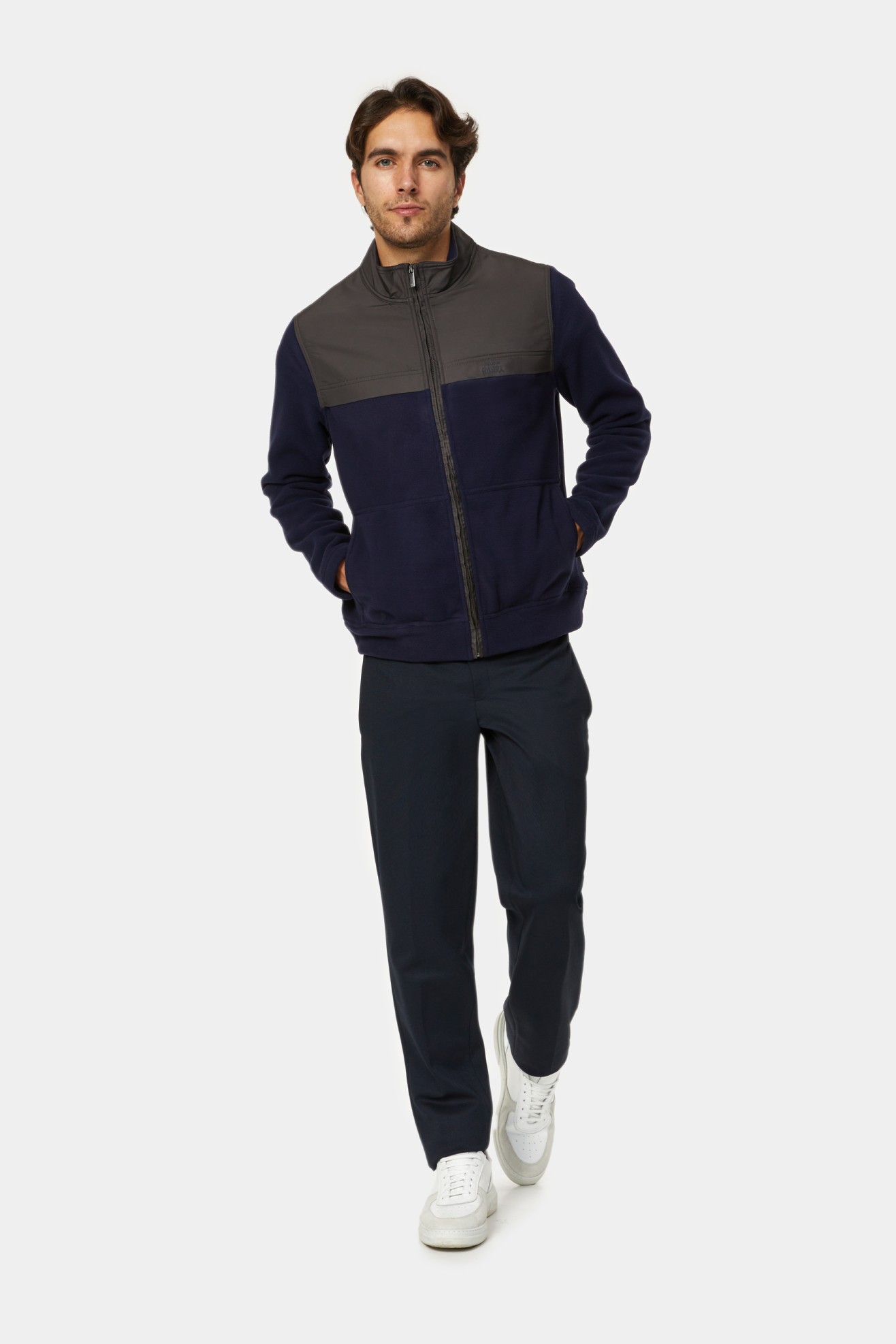 Chaqueta de cuello alto combinada