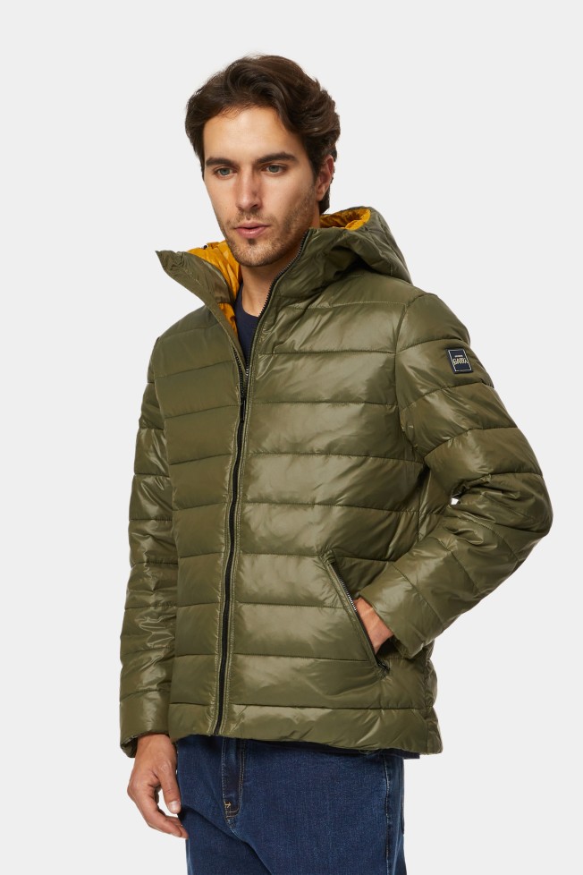 Chaqueta acolchada con capucha 