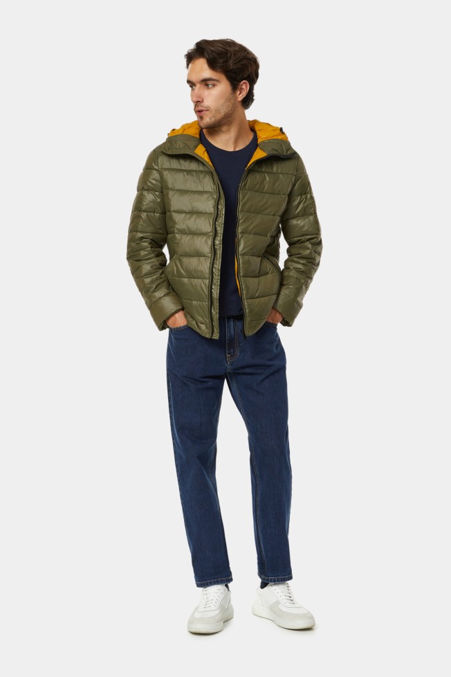 Chaqueta acolchada con capucha  Chaqueta acolchada con capucha