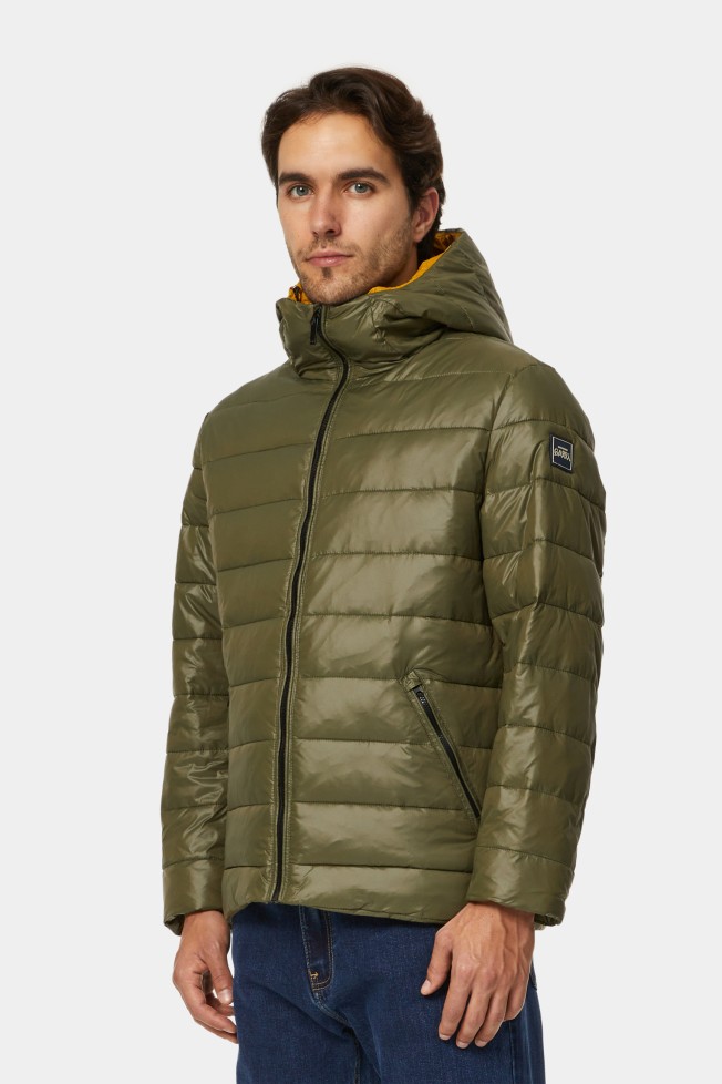 Chaqueta acolchada con capucha  Chaqueta acolchada con capucha