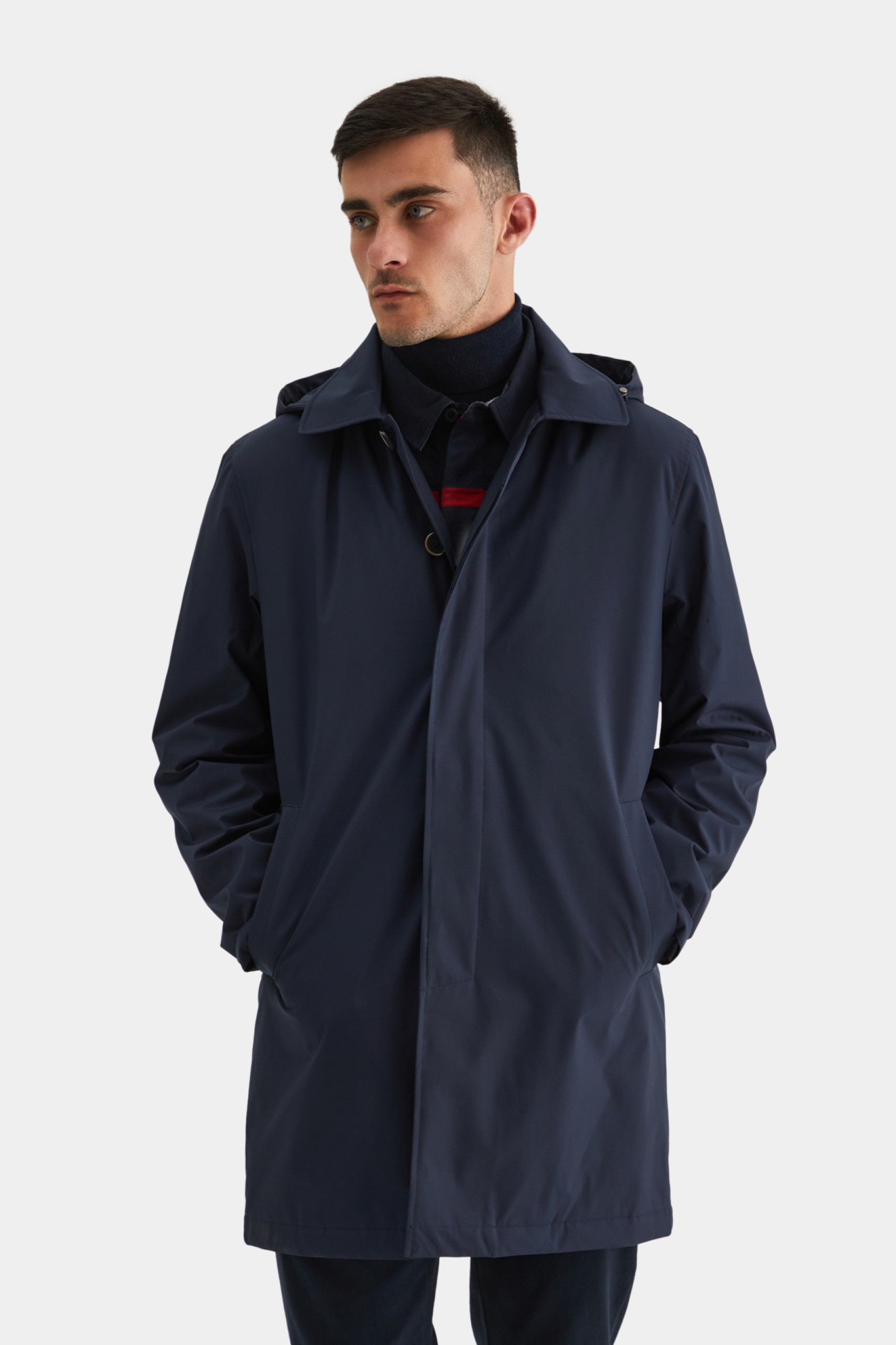 Gabardina impermeable con capucha