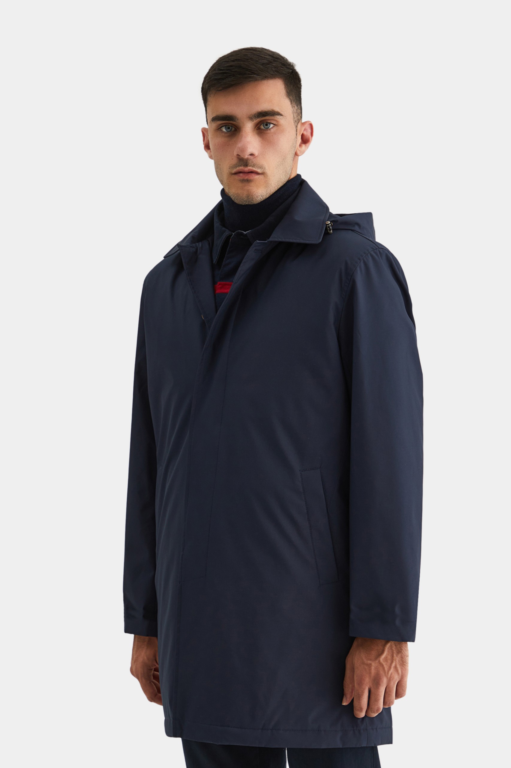 Gabardina impermeable con capucha