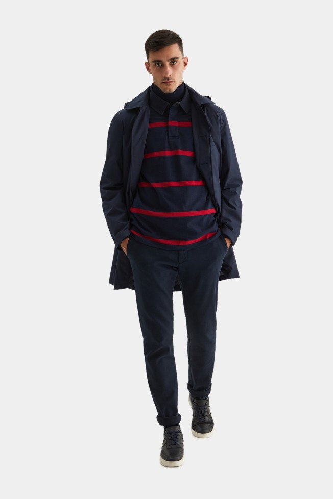 Gabardina impermeable con capucha Gabardina impermeable con capucha