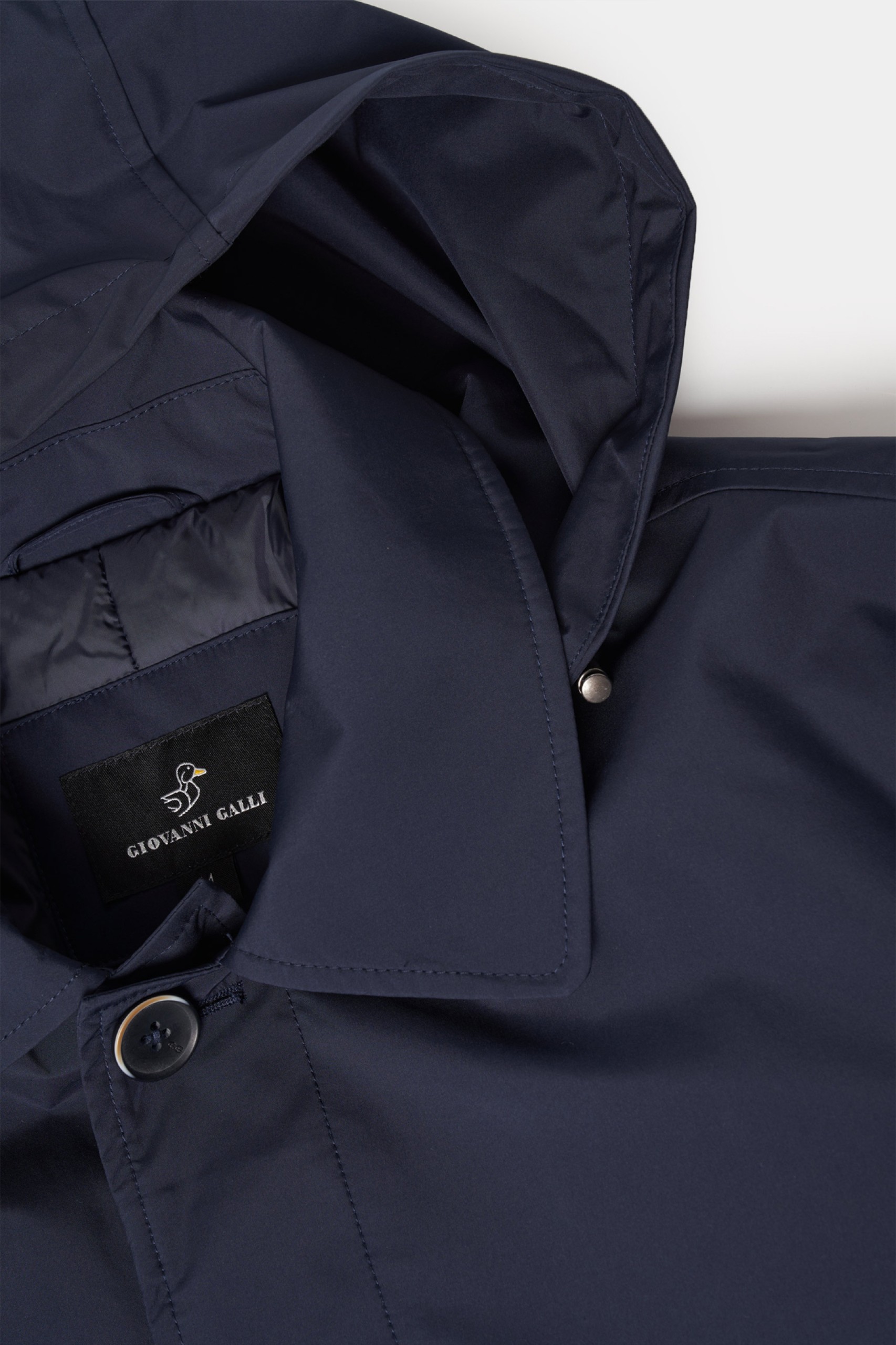 Gabardina impermeable con capucha