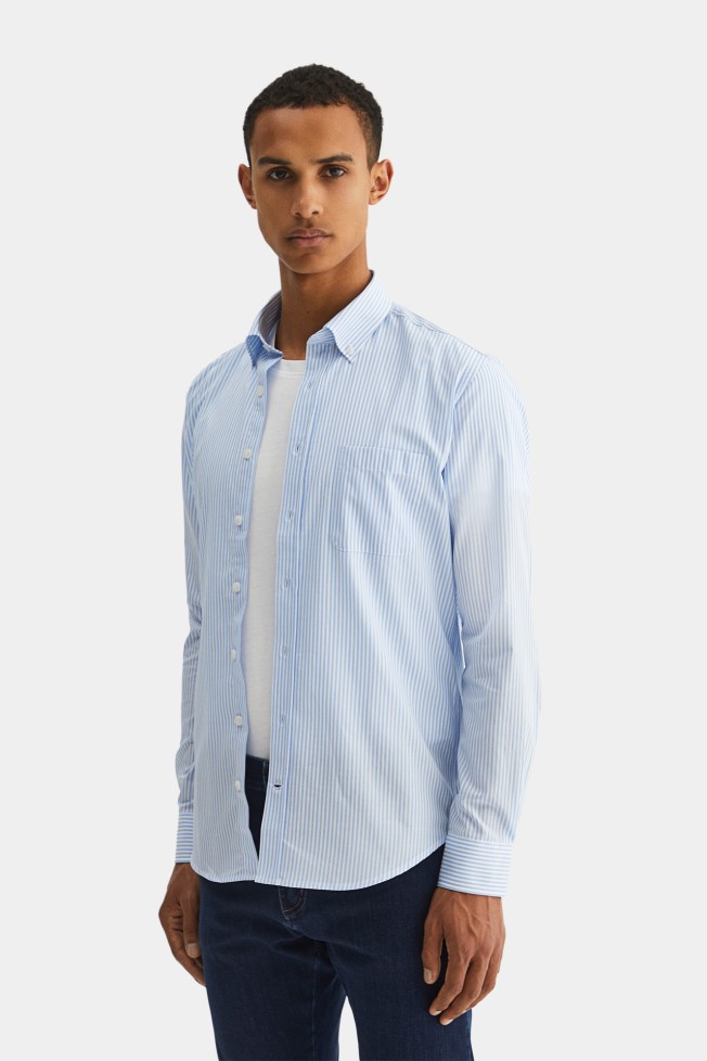 Camisa regular fit às riscas Camisa regular fit às riscas