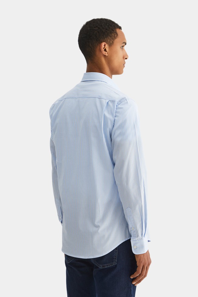 Camisa regular fit às riscas Camisa regular fit às riscas