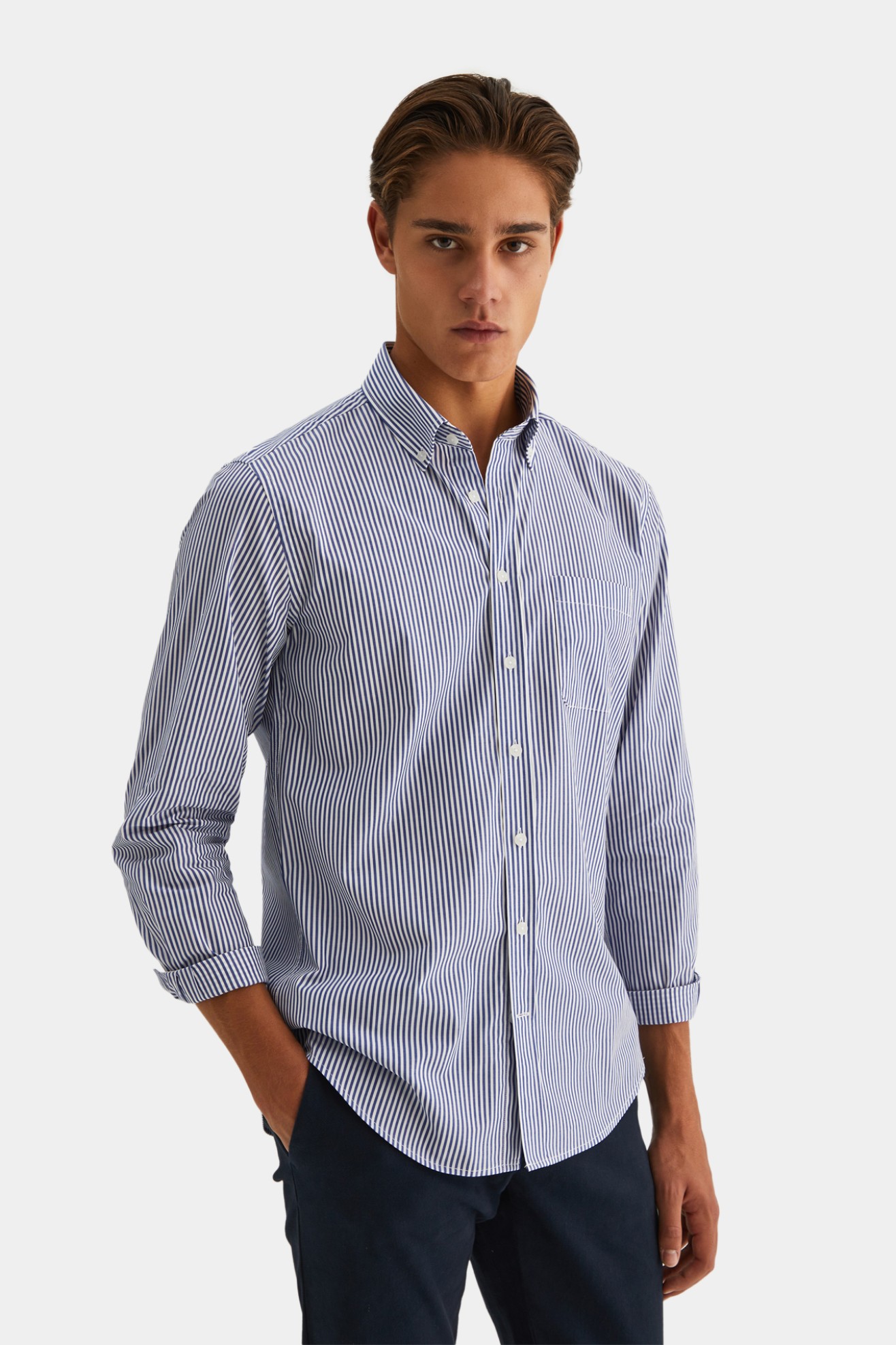 Camisa regular fit às riscas