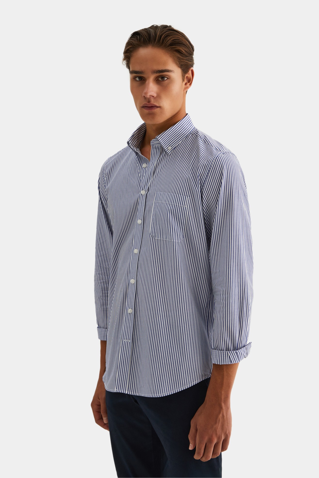 Camisa regular fit às riscas