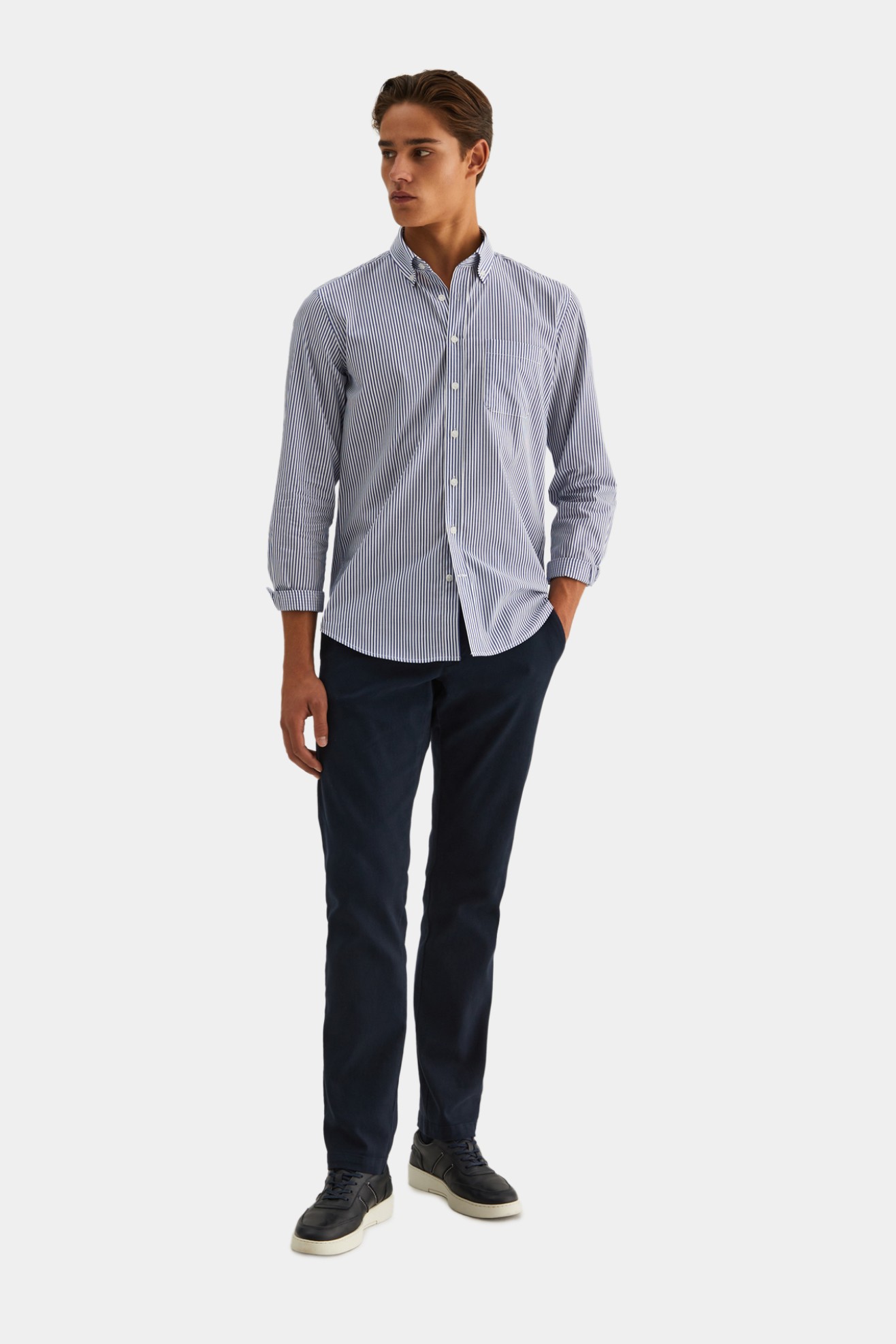 Camisa regular fit às riscas