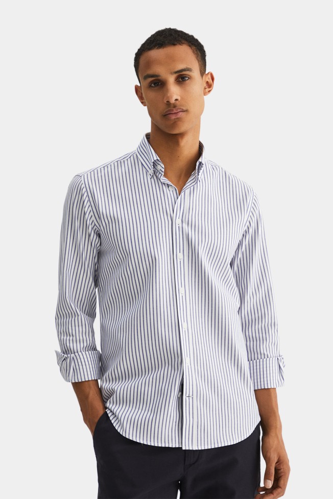 Camisa regular fit às riscas Camisa regular fit às riscas