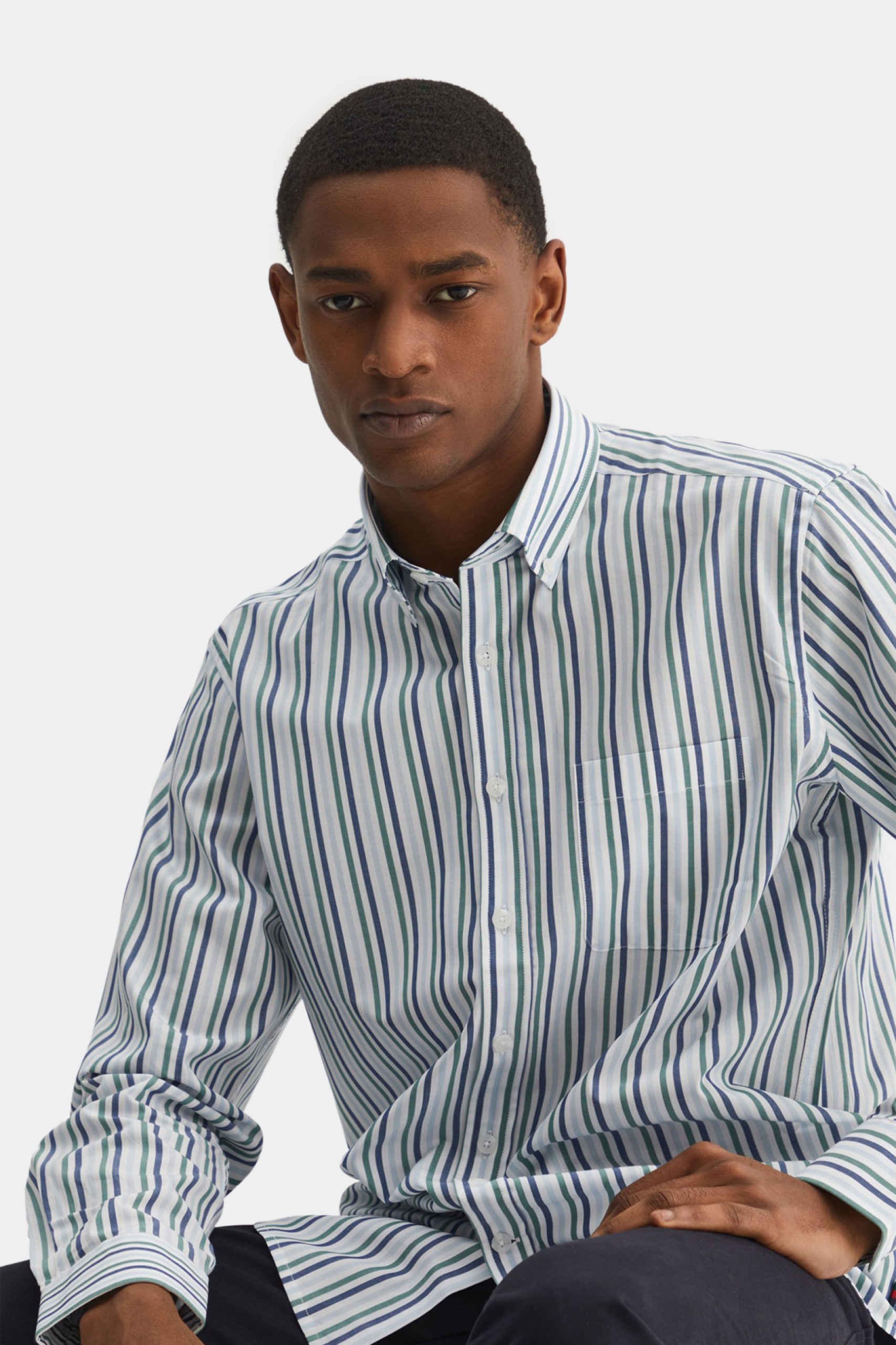 Camisa regular fit con rayas