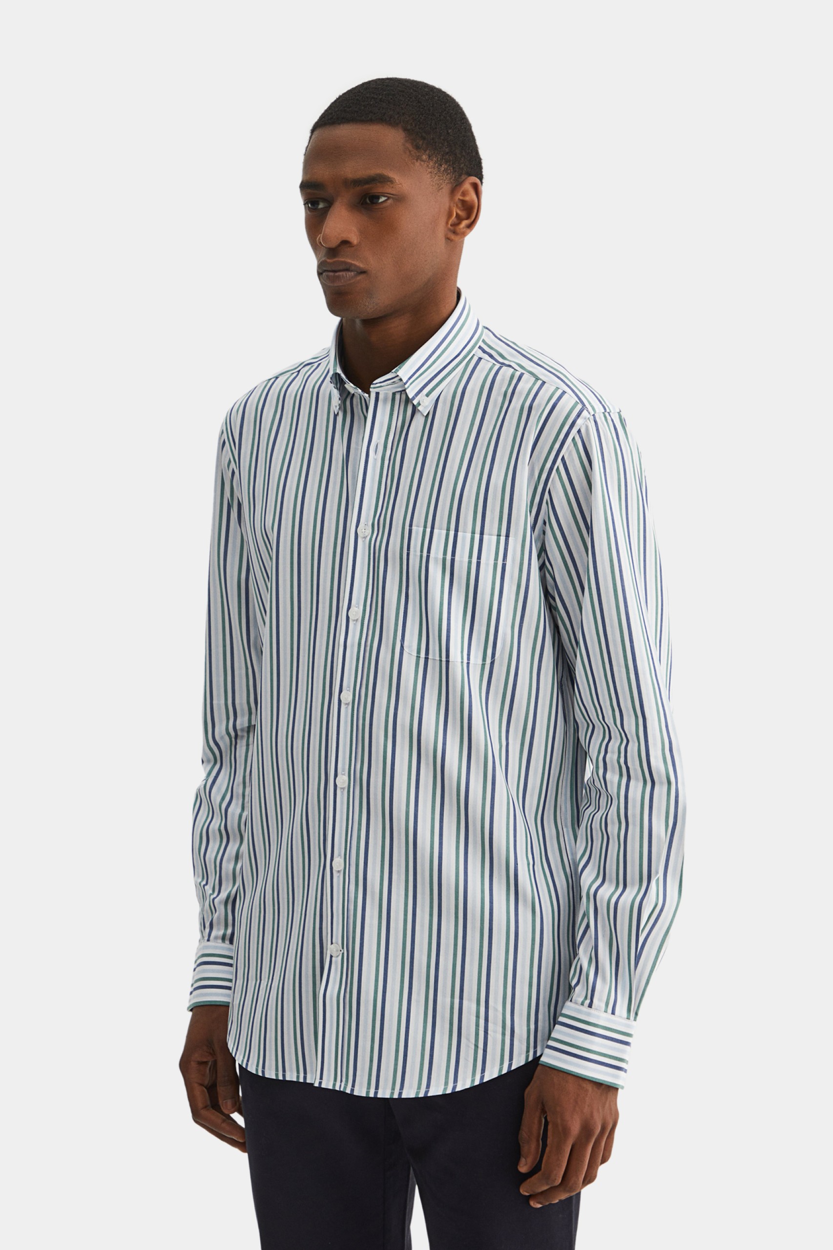 Camisa regular fit con rayas