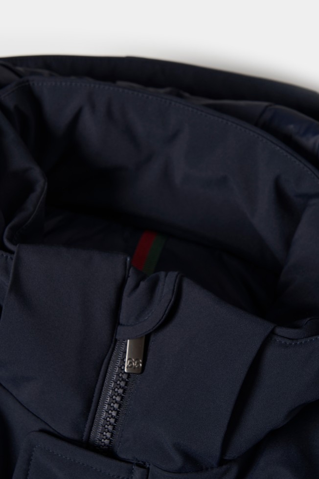 Parka con capucha  Parka con capucha