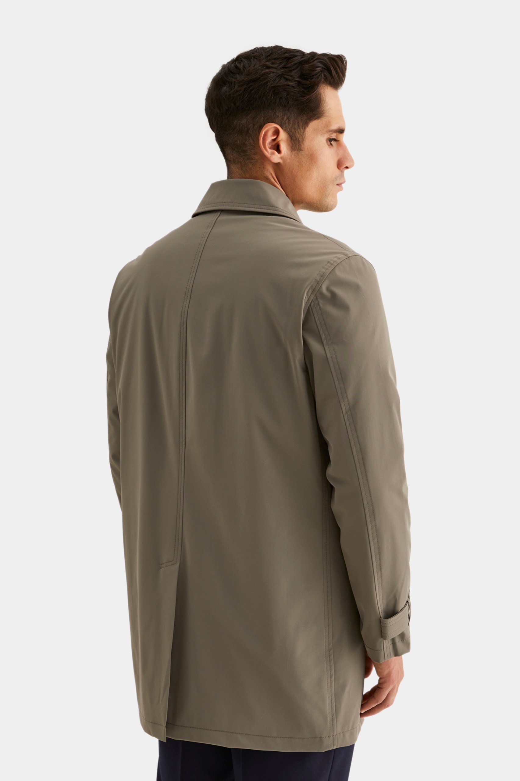 Gabardina de tejido técnico