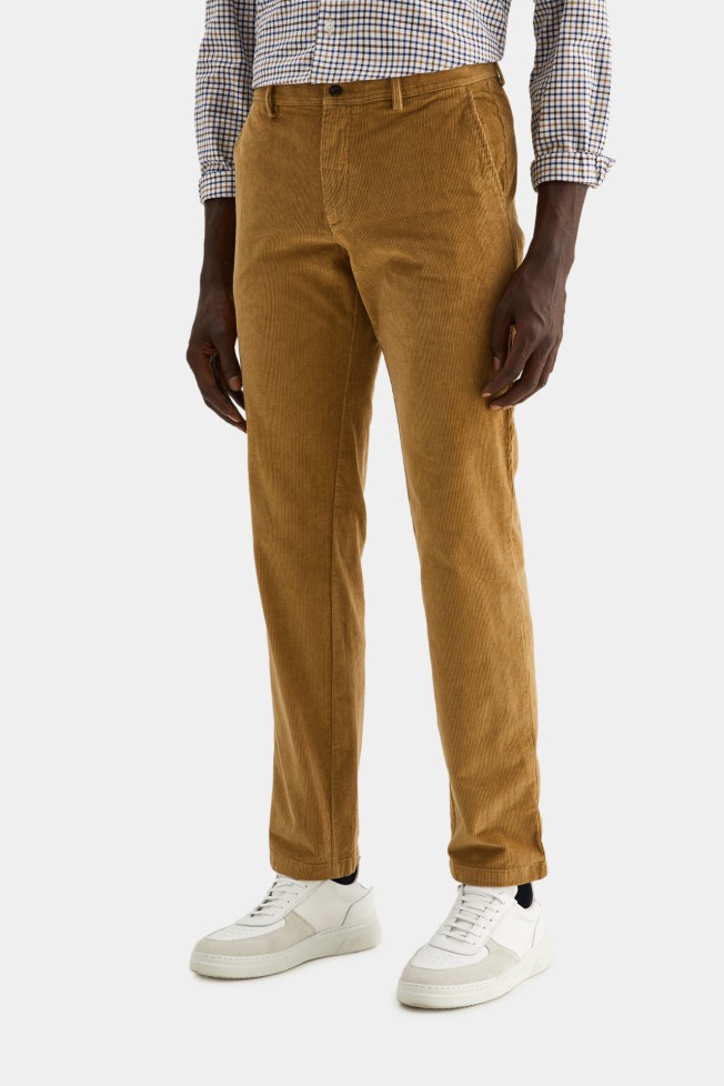 Pantalón chino de pana regular fit Pantalón chino de pana regular fit