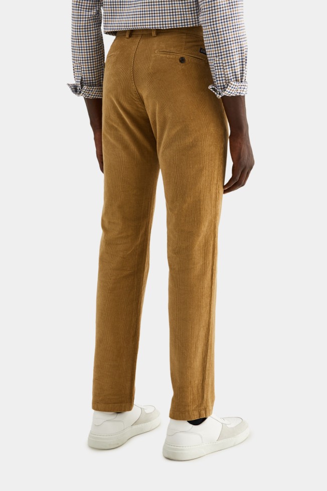 Pantalón chino de pana regular fit Pantalón chino de pana regular fit