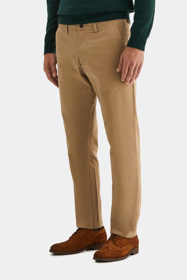 Chinos de corte regular