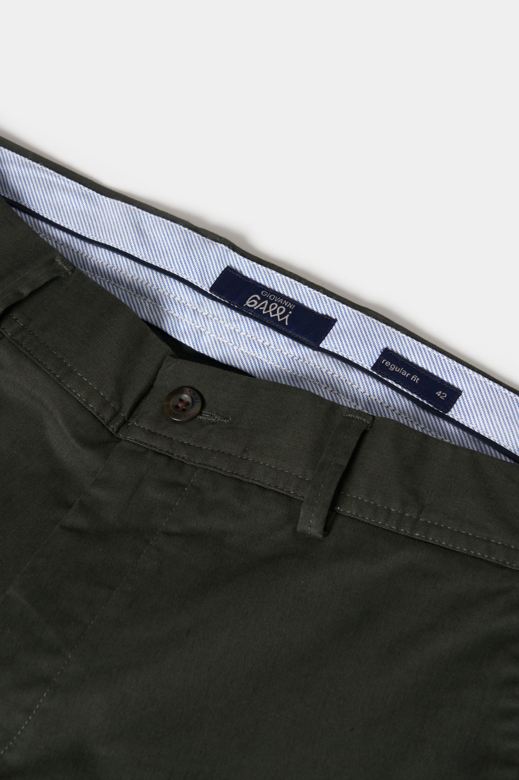 Chinos de corte regular