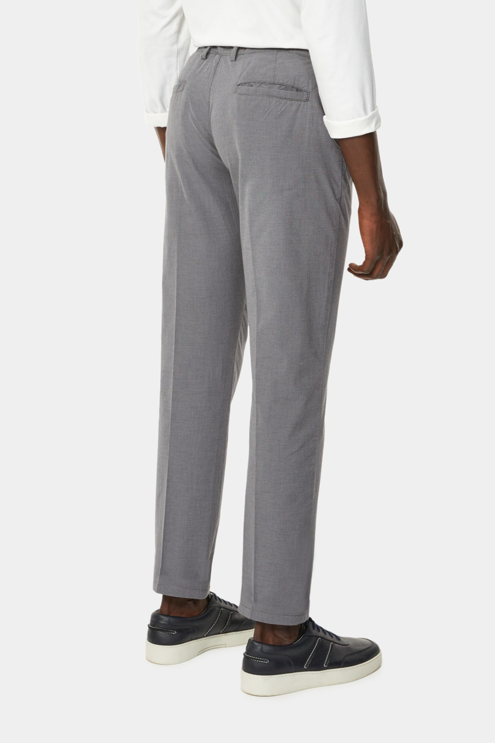 Pantalón casual slim fit