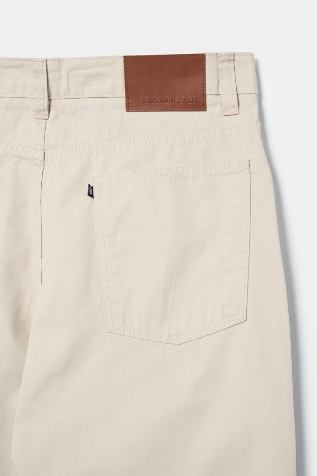 Pantalón de sarga con 5 bolsillos Pantalón de sarga con 5 bolsillos