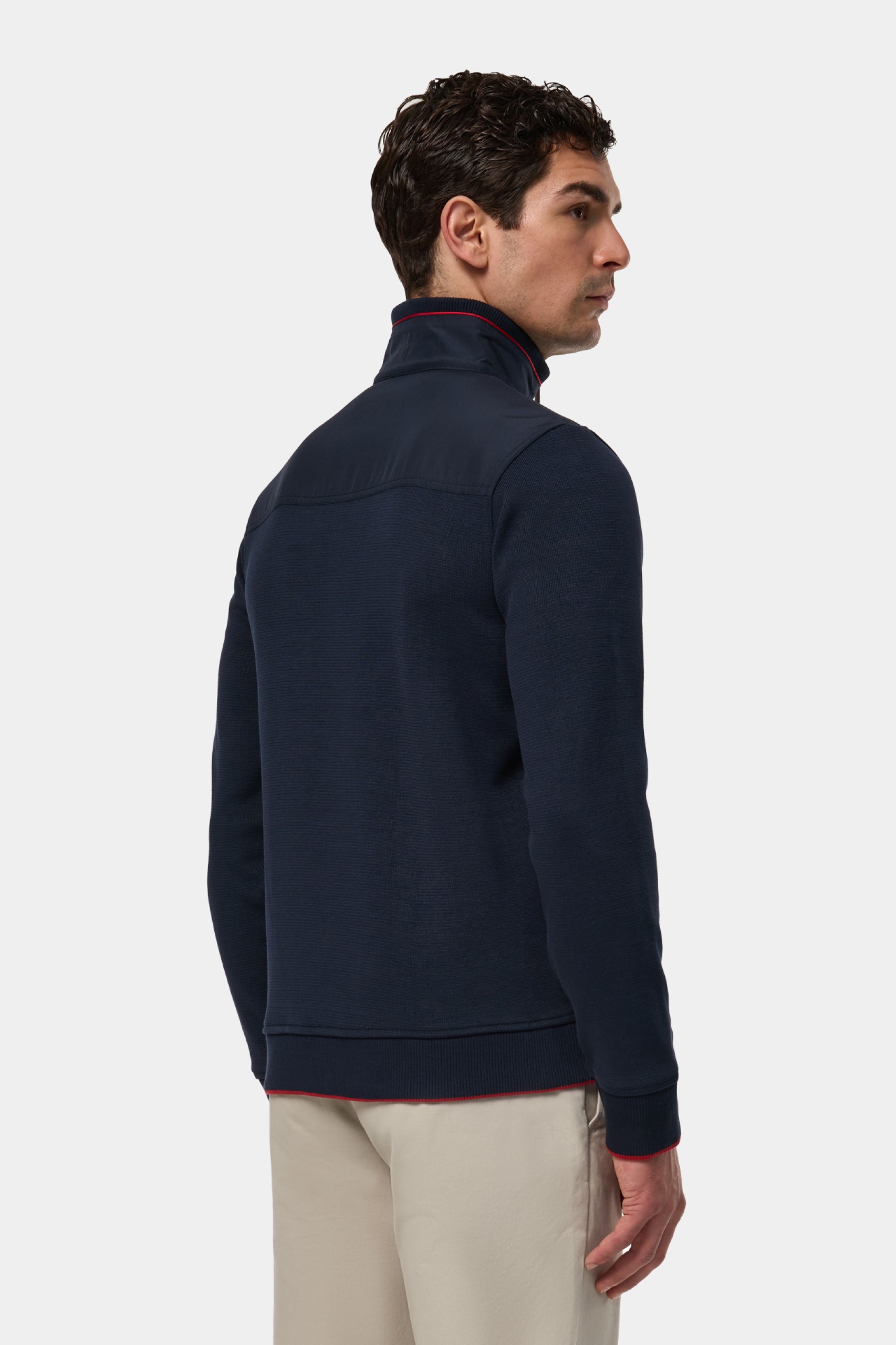 Chaqueta de malla y tejido técnico