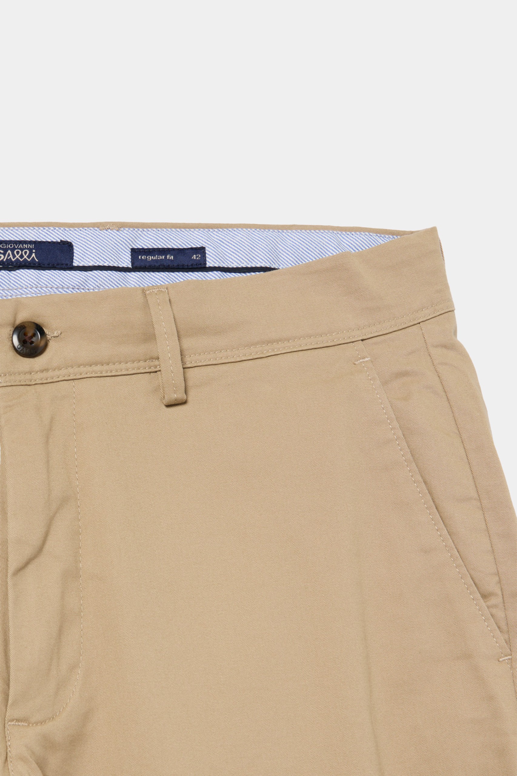 Chinos de corte regular