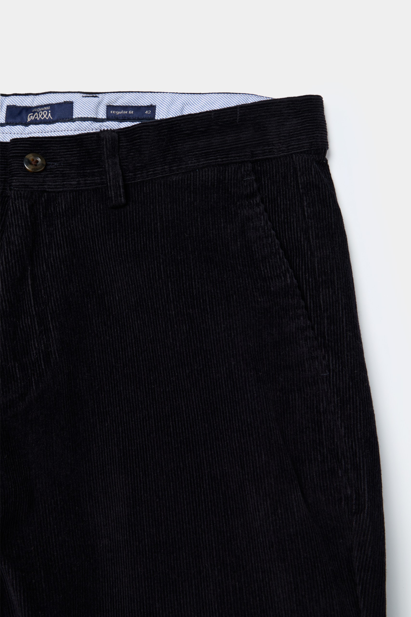 Pantalones chinos de corte regular en pana